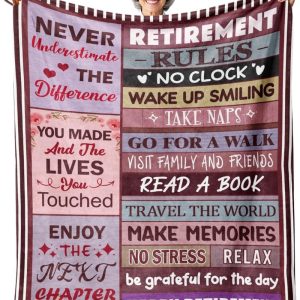 Top Retirement Gifts 2025: Cozy Blanket For Women