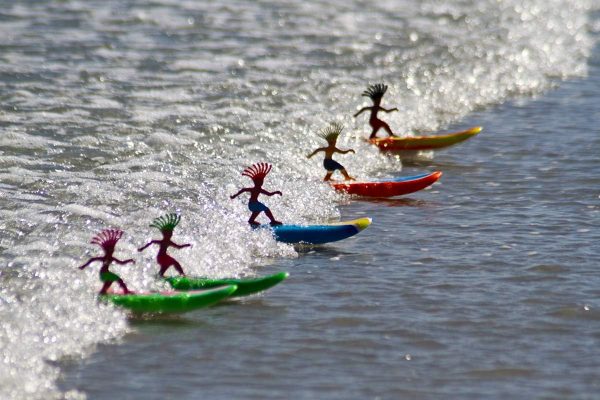 Surfer Dudes Mini Surfboard Toy - Wave Powered Fun For Kids - Image 5