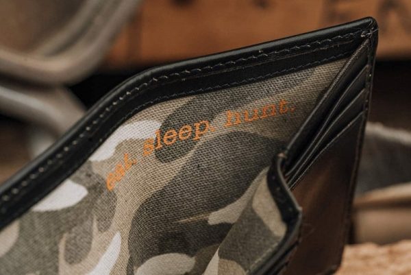 Best Men’s Leather Bifold Wallet With Deer Design - Image 4