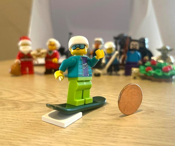 Best Lego City Snowboarder Minifigure With Goggles & Snowboard - Image 3